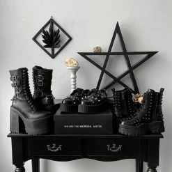 Decoration KILLSTAR - PENTAGRAM - BLACK 12 Decoration KILLSTAR - PENTAGRAM - BLACK -Blankets, bed linen, pillows Shop pentagram shelf x1604